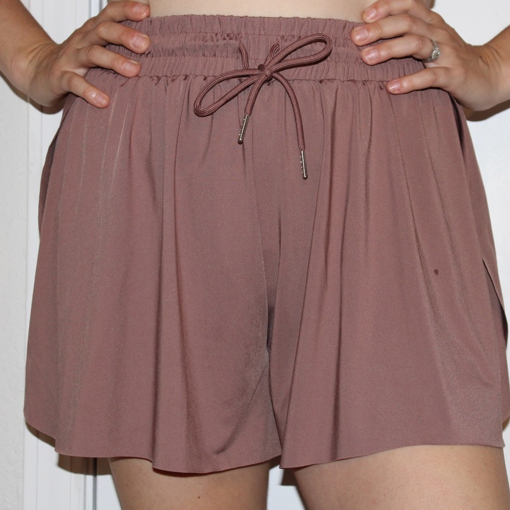 2 in 1 Active Butterfly Shorts. NWT. Size Large